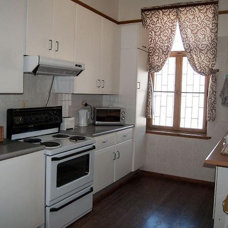 Historical Guesthouse - Self Catering Apartments Людериц Экстерьер фото