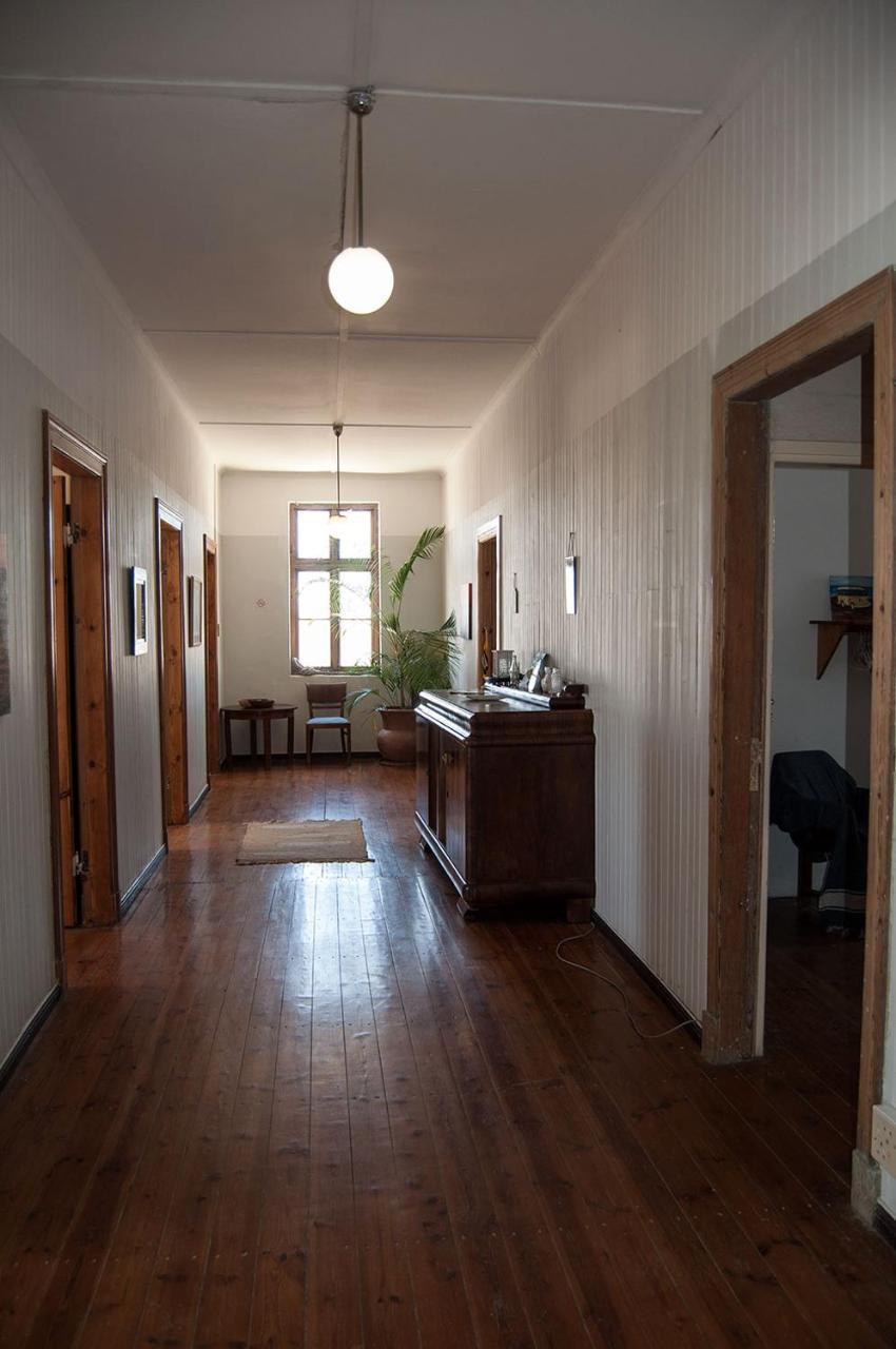 Historical Guesthouse - Self Catering Apartments Людериц Экстерьер фото